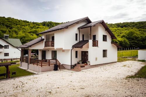 Micesti House | Pensiunea Cristina