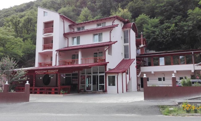 Baile Herculane House | Pensiunea Versant