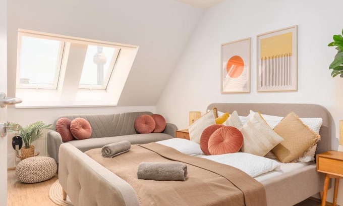 Thurygrund Apartment | Penthouse, 3 separate Bedrooms, 2 min to U6 Nussdorfer Straße