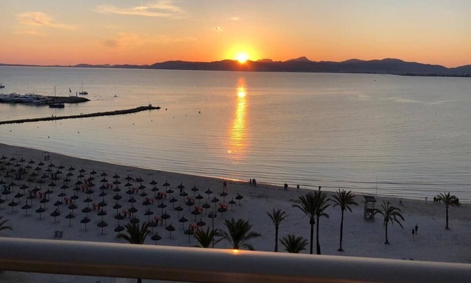 El Arenal Apartment | Penthouse apartment overlooking the Mediterranean Sea and the marina