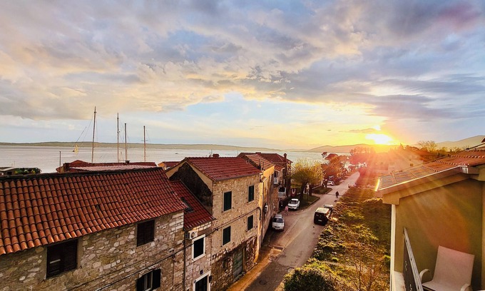 Kastel Gomilica Apartment | Penthouse Apartment with Sea View – 50m to Beach