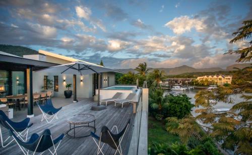 Grande Riviere Noire Apartment | Penthouse Luxueux avec Piscines, Vues Mer et Montagne