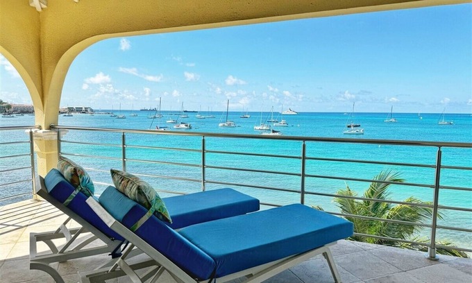 Simpson Bay Condo | Penthouse Suite La Siesta, beach and sunsets! Backup generator!