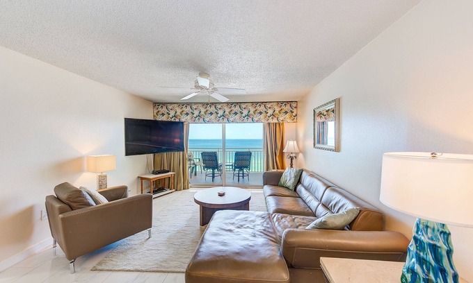 Redington Shores Condo | Penthouse View, Beachfront, Sleeps 10: 604