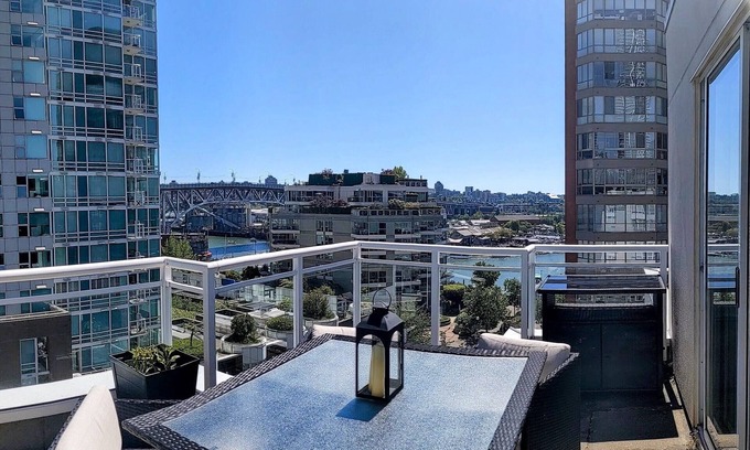 West Side Condo | Penthouse with 3 decks w/water views on Beach/Seawall