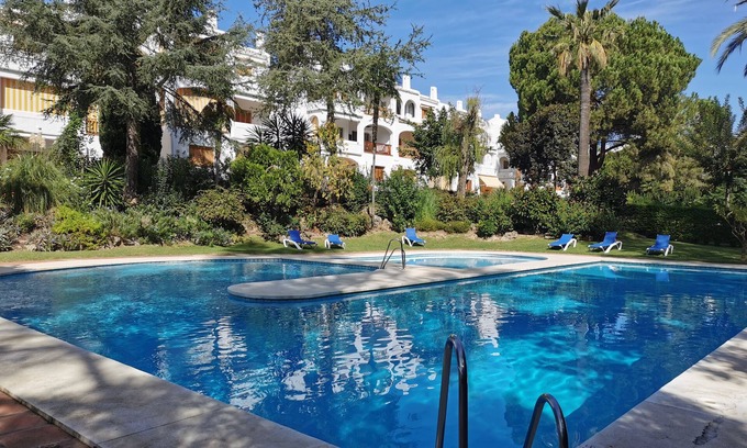 Marbella Apartment | Penthouse with spectacular terrace in Nueva Andalucía, between golf courses.