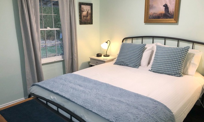 Avoca Cottage | Peppercorn Cottage Avoca . Colonial cottage accommodation on the Avoca River