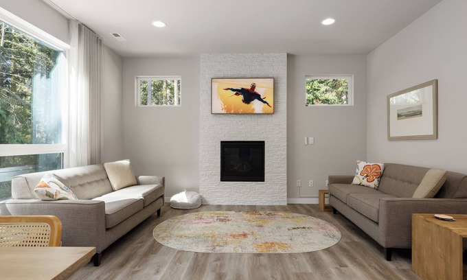 Oak Harbor House | Perch - Modern End-Unit Surrounded by Nature
