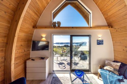 Ostend House | Perch on the Ridge by Waiheke Pure