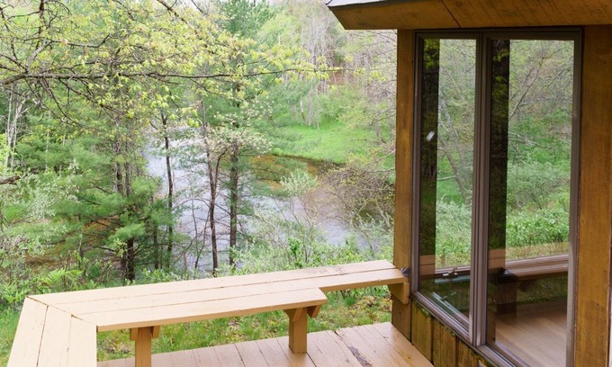 Branch Cabin | Pere Marquette River Fishing Cabin 3