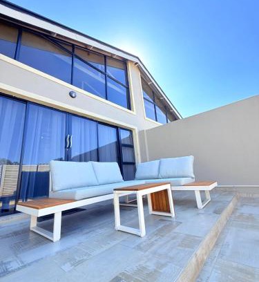 Greendale Apartment | PEREZ Apartments - ELEGANT LIVING IN THE LUSH GREENDALE SURBUB
