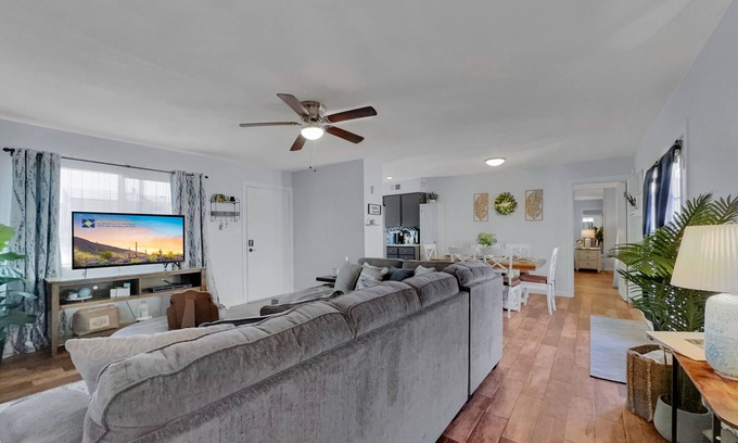 Tempe House | Perfect 3/2 Patio Home! Pool Close! Private Courtyard!