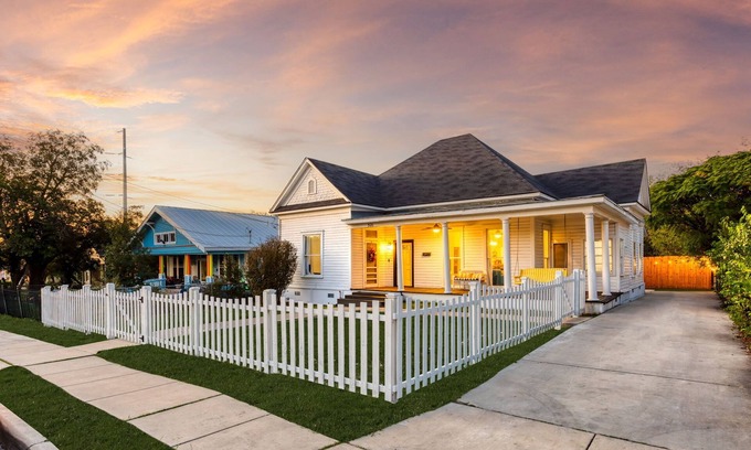 Near East Side House | Perfect Backyard ~1 Mile to Riverwalk & DT~ Arcade