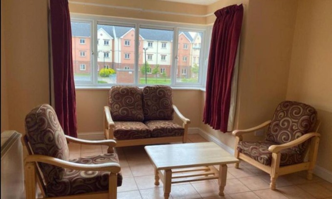 Tralee Apartment | Perfect Base to explore the Wild Atlantic Way Centrally located apartment with all bedrooms enusite