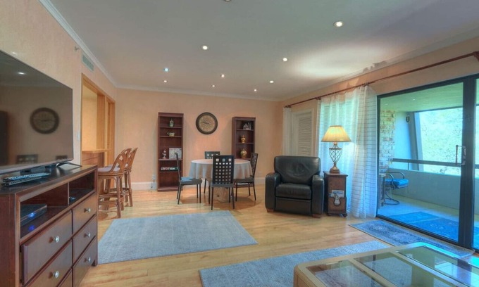 Palm Harbor Condo | Perfect Condo Sleeps 8 Private Community Florida