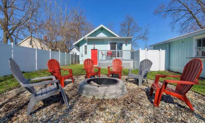 South Haven House | Perfect cottage for a quiet getaway with fire pit