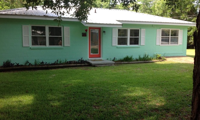 Dauphin Island Cottage | Perfect For Birdwatching! Adjacent To The Shell Mounds.