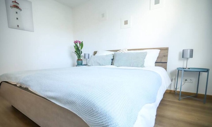 Lechhausen-Ost House | ☆Perfect for Business & Groups: 1 House, 5 Apartm.