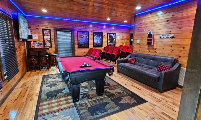 Hemlock Hills Cabin | Perfect for Large Families 5BR Gatlinburg Cabin w/Game Room, Theater & HotTub