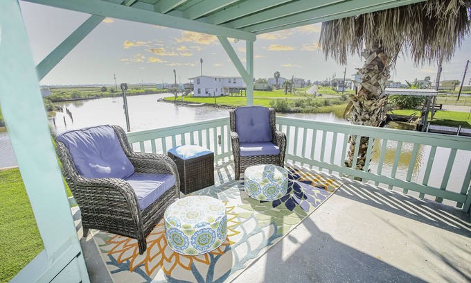 Cedar Lane House | Perfect little Getaway for the fishers and beach goers!