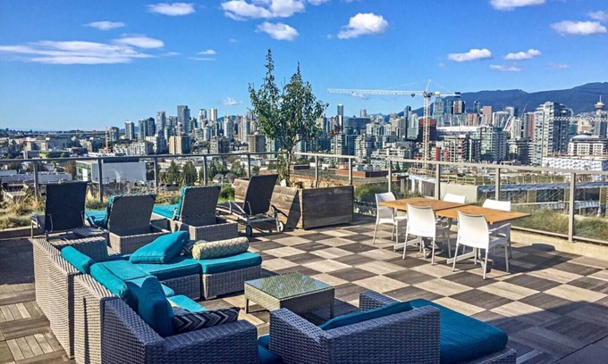 Mount Pleasant Condo | Perfect location/private patio/rooftops AMAZING VIEWS!/gym/courtyard