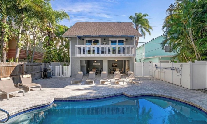 Siesta Key House | Perfect location Walk to the village and beach Private Balcony Heated Pool