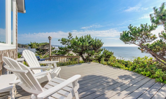 Gleneden Beach House | Perfect oceanfront beach getaway with amazing views - walk to the beach