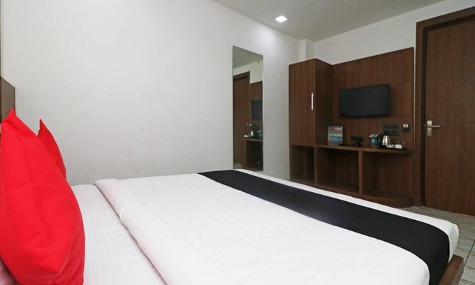 Taj Ganj House | Perfect room with own kichennette and bath