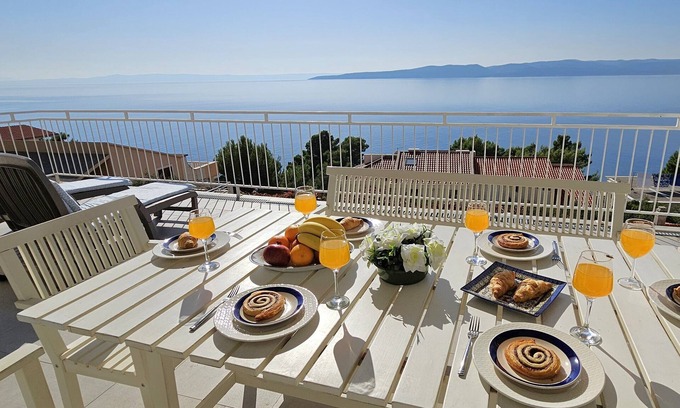 Brela Apartment | Perfect Seaview Apartment just 150m from the beach, Large Dining Terrace