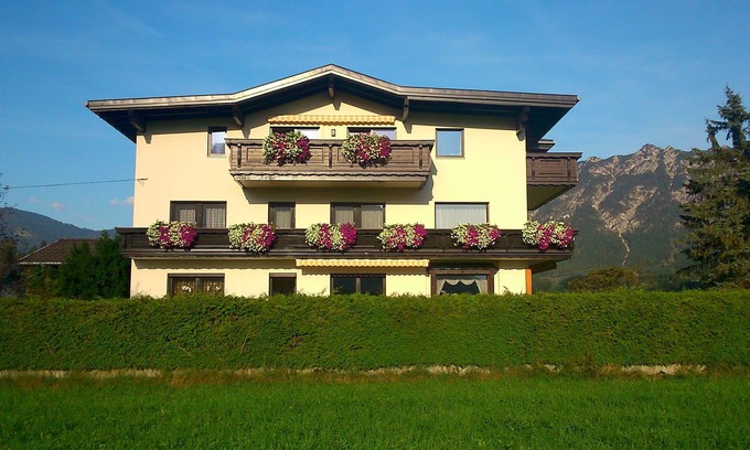 Ehenbichl Apartment | Perfectly quiet but central location, spacious apartment for families or groups!