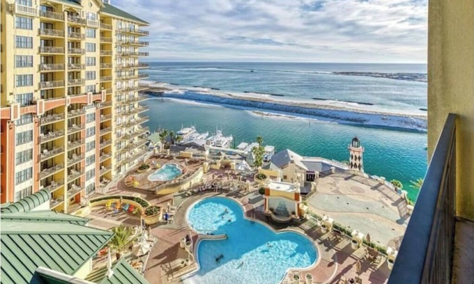 Destin Condo | Perrydise @ Emerald Grande