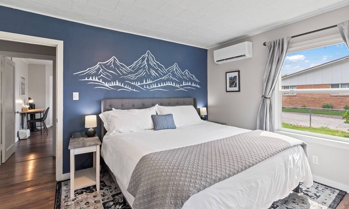 Montrose House | Pet & Family Friendly Downtown Montrose-20 Minutes to Black Canyon National Park