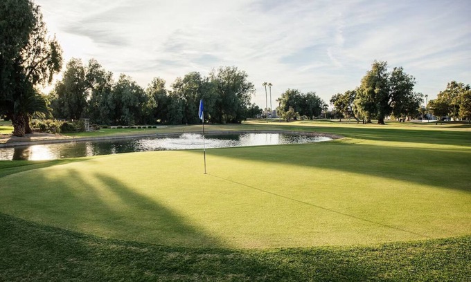 Downtown Resort | Pet Friendly 2 Queen Stay! Sunset Views, Relaxing Pool | Steps from Golf Course!