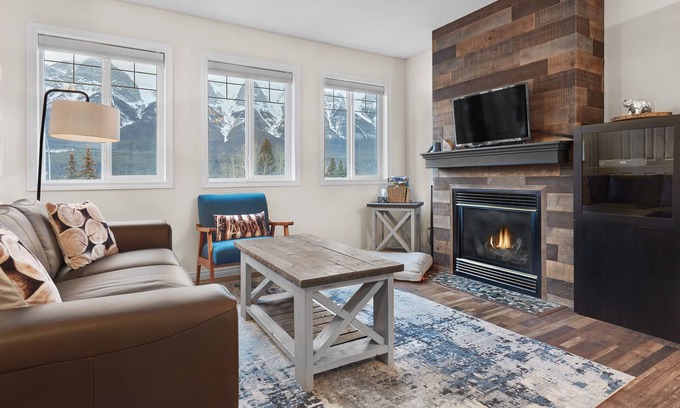 Harvie Heights Condo | Pet Friendly 2BR with Mtn Views and Hot tub &A/C