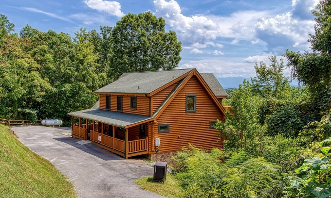 Sevierville Cabin | Pet-Friendly 3-Level Cabin w/Views, Game Room & Hot Tub – Sleeps 12