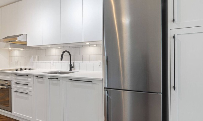 Burnaby Apartment | Pet-Friendly Apartment to Work or Relax