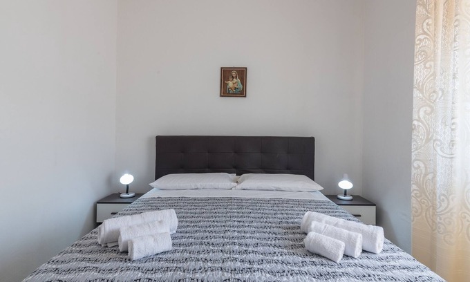 Avola Apartment | Pet-Friendly Apartment Casa Topolina with Balcony & Wi-Fi