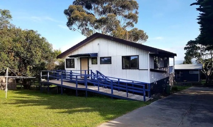 Ventnor House | Pet friendly BeachShack w/Ocean View and Access