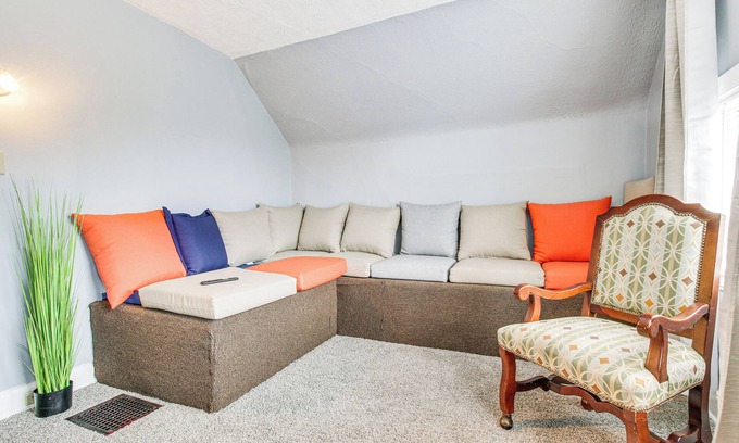 Roselawn Finance Apartment | Pet-Friendly Cincinnati Apt: 5 Mi to Downtown!