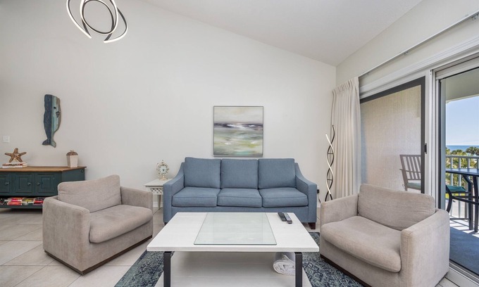 Miramar Beach Condo | Pet Friendly-Close to Beach-Beach Service Included!