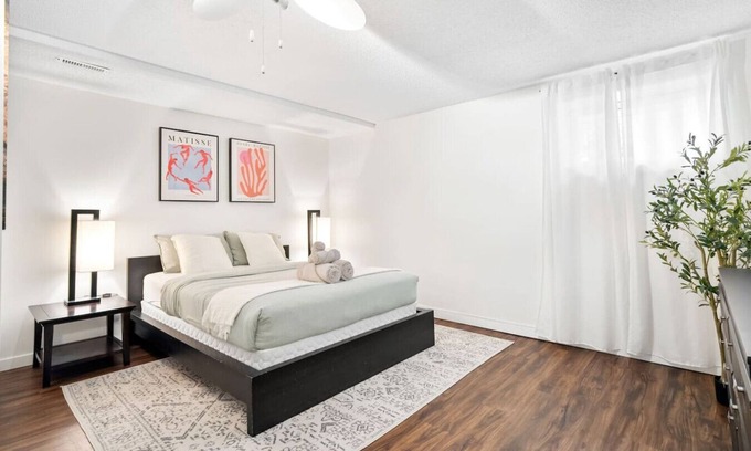 Southeast Calgary House | Pet Friendly » Free Banff Pass » 1 BR » Netflix