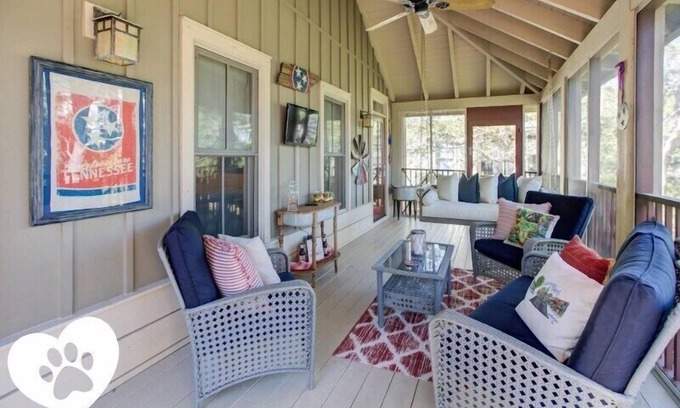 Seacrest Cottage | Pet Friendly! 🐶 Golf Cart & Bikes Included!