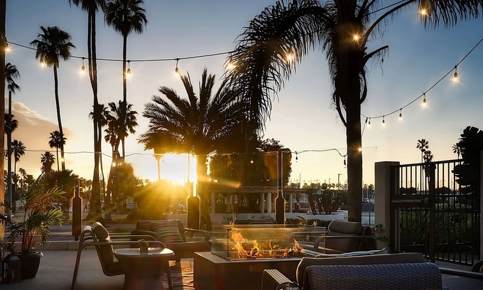 South Redondo Hotel | Pet-Friendly Redondo Beach Getaway! Balcony & Near Clark Stadium