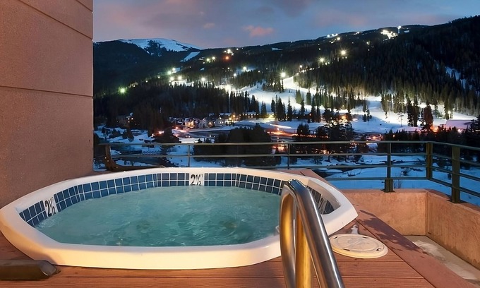 Mountain House Hotel | Pet-friendly Ski Resort w/Scenic Views! 2 Comfortable Units, Breakfast, Shuttle