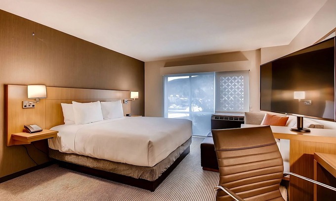 Mountain House Hotel | Pet-friendly Ski Resort! 4 Comfortable Units, Jacuzzi, Free Breakfast, Shuttle!