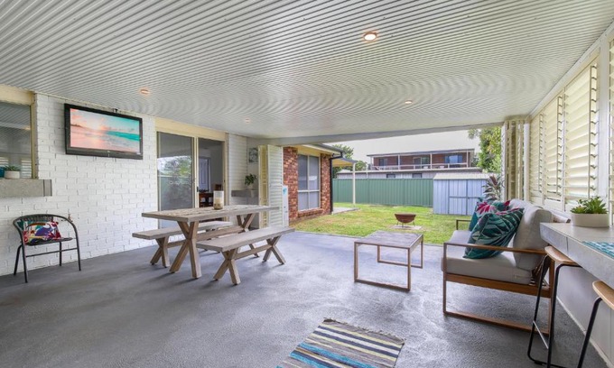 Tomakin House | Pet-Friendly Spacious Home by the Beach