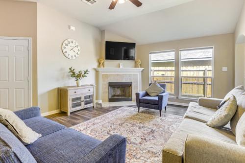 Bryan House | Pet-Friendly Texas Retreat with Fenced-In Yard!