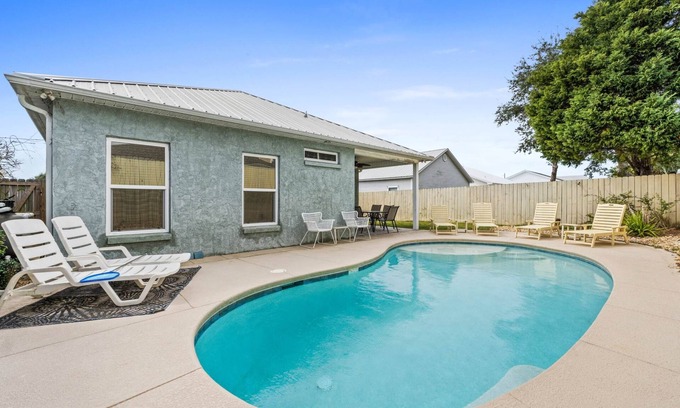 Riviera Beach House | Pet Friendly Beach House, Private Pool, Beach, Golf Cart Incl, Slps 10 West End