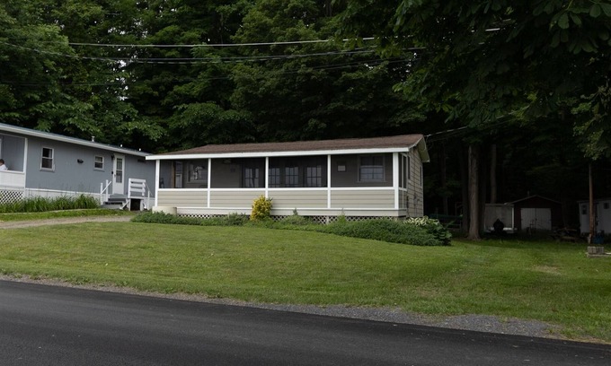 Himrod House | Pete`s Place, Rustic Cottage on Seneca Lake!