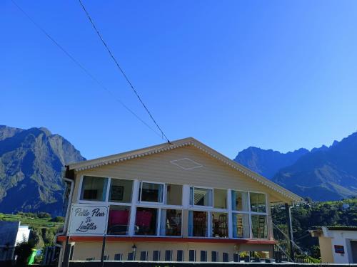 Cilaos House | Petite Fleur de Lentilles 1
